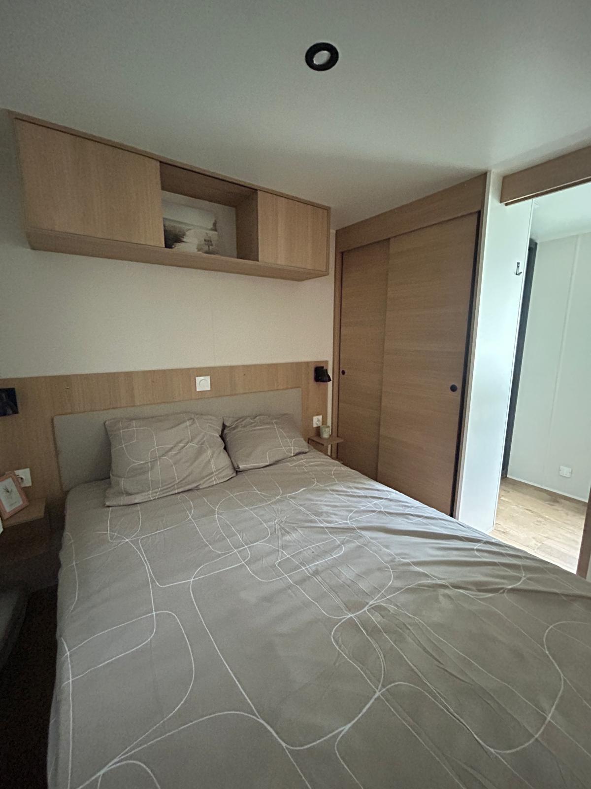 chambre parentale avec salle de bain privée 