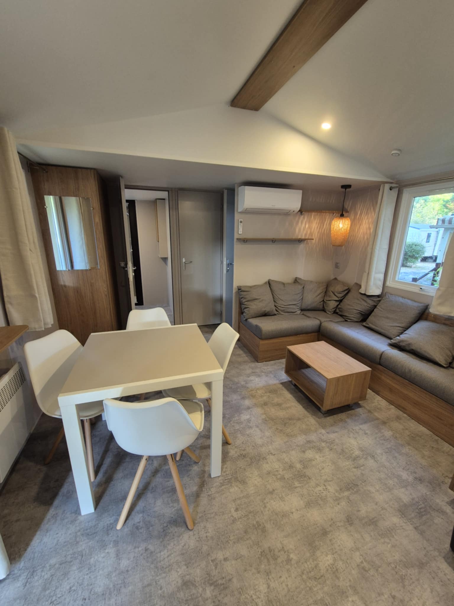 irm capucine 24 canapé