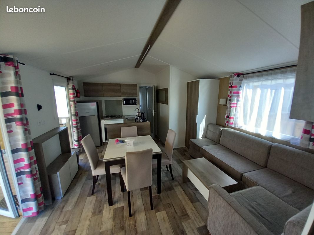 pièce de vie agréable et spacieuse