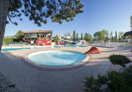 LES RIVES DE CONDRIEU PISCINE 