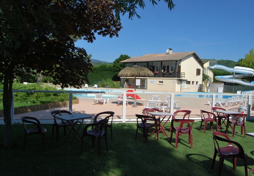 PISCINE VU DU BAR LE BORA 
