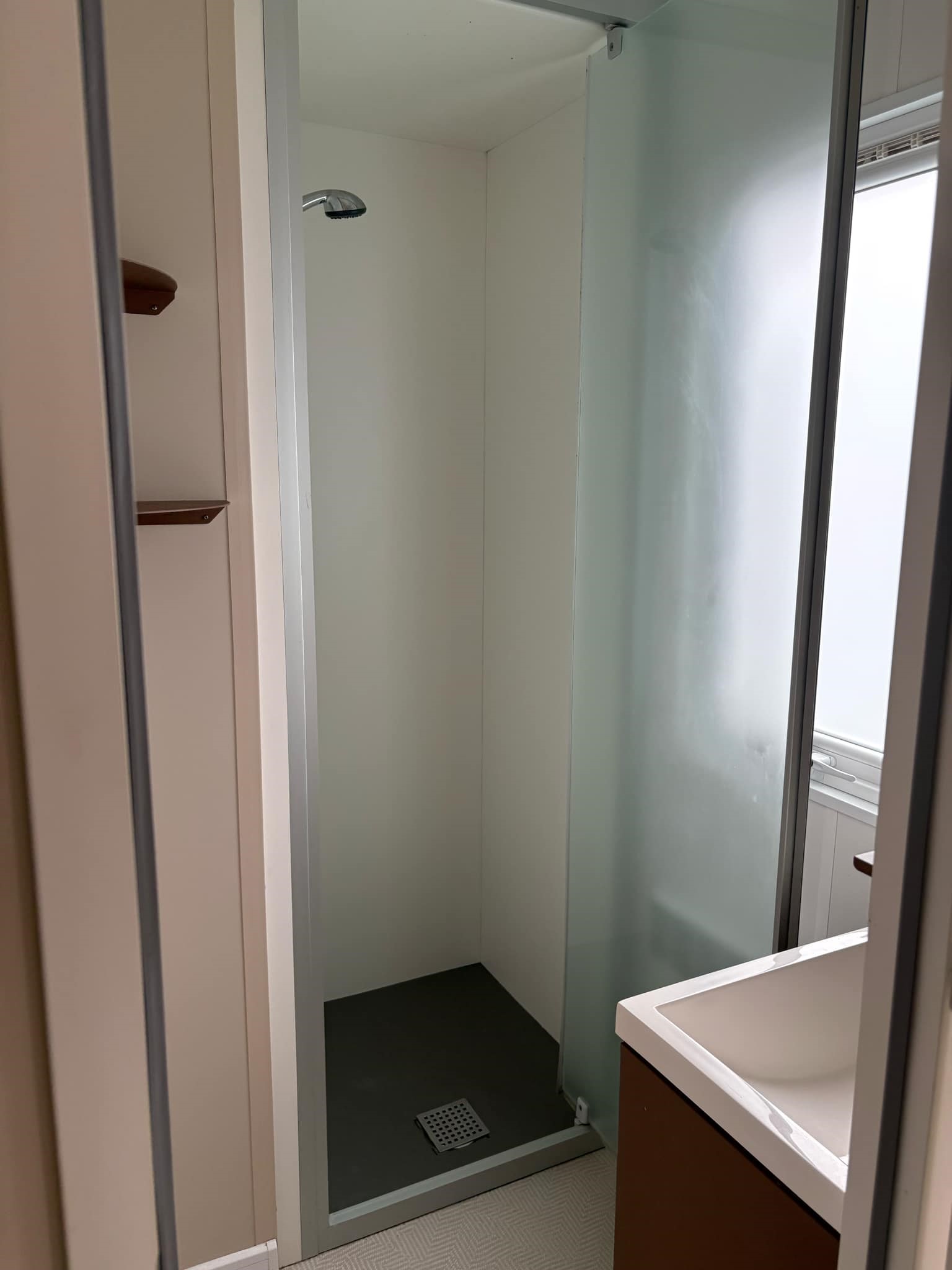 Salle de bain spacieuse