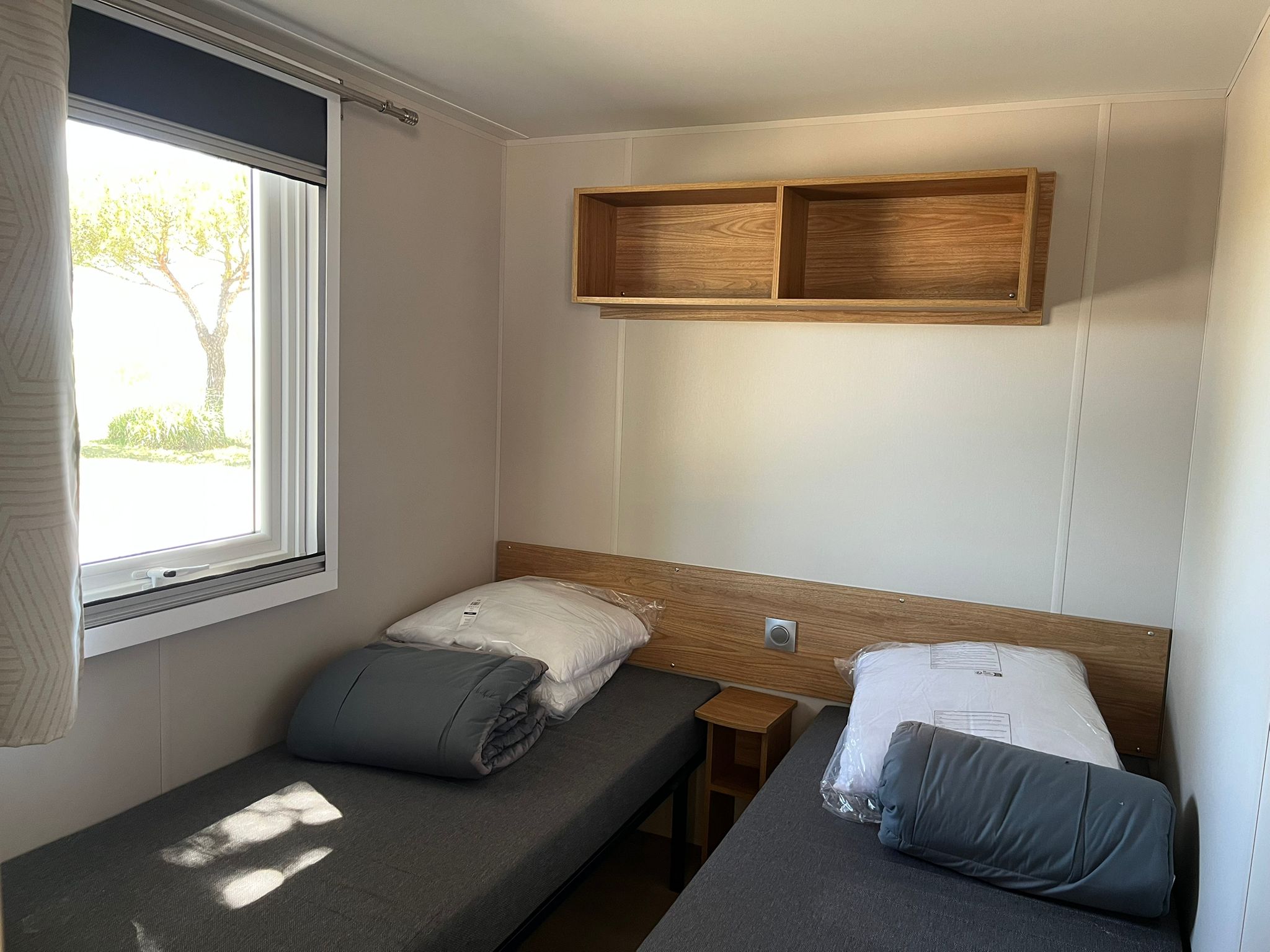 Mobil home IRM Eleganzia 2023 2 chambres en très bon état sur emplacement