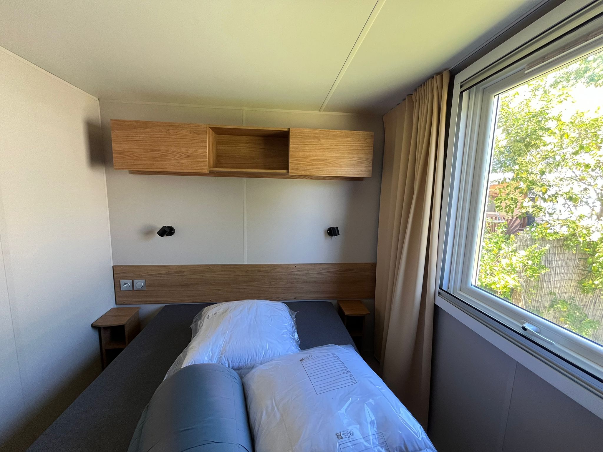 Mobil home IRM Eleganzia 2023 2 chambres en très bon état sur emplacement