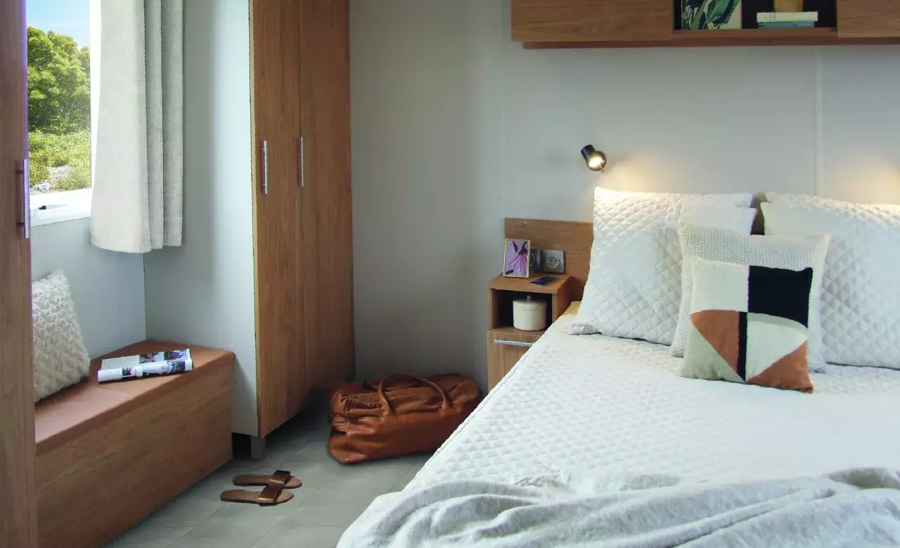 CHAMBRE SUITE PARENTALE SPACIEUSE MOBIL-HOME