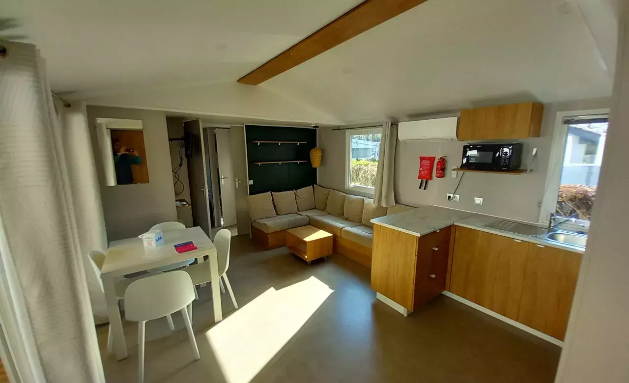 pièce de vie spacieuse et lumineuse