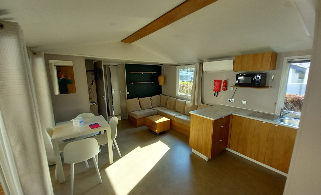 pièce de vie spacieuse et lumineuse