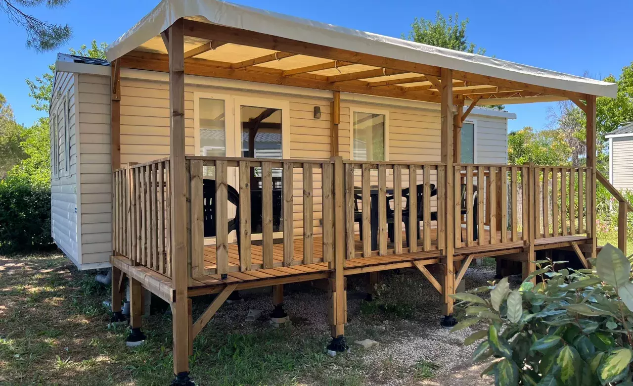 Mobil home IRM Eleganzia 2023 2 chambres en très bon état sur emplacement