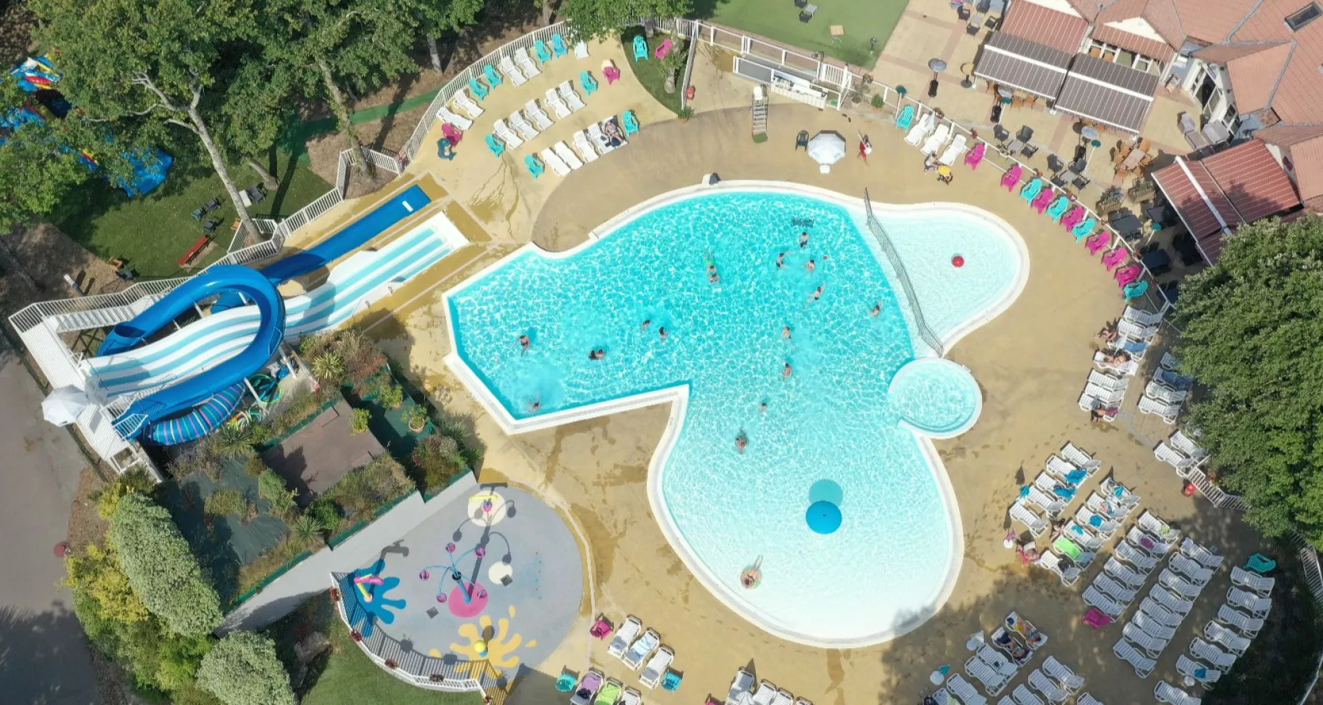 Pierres Couchées - Piscine