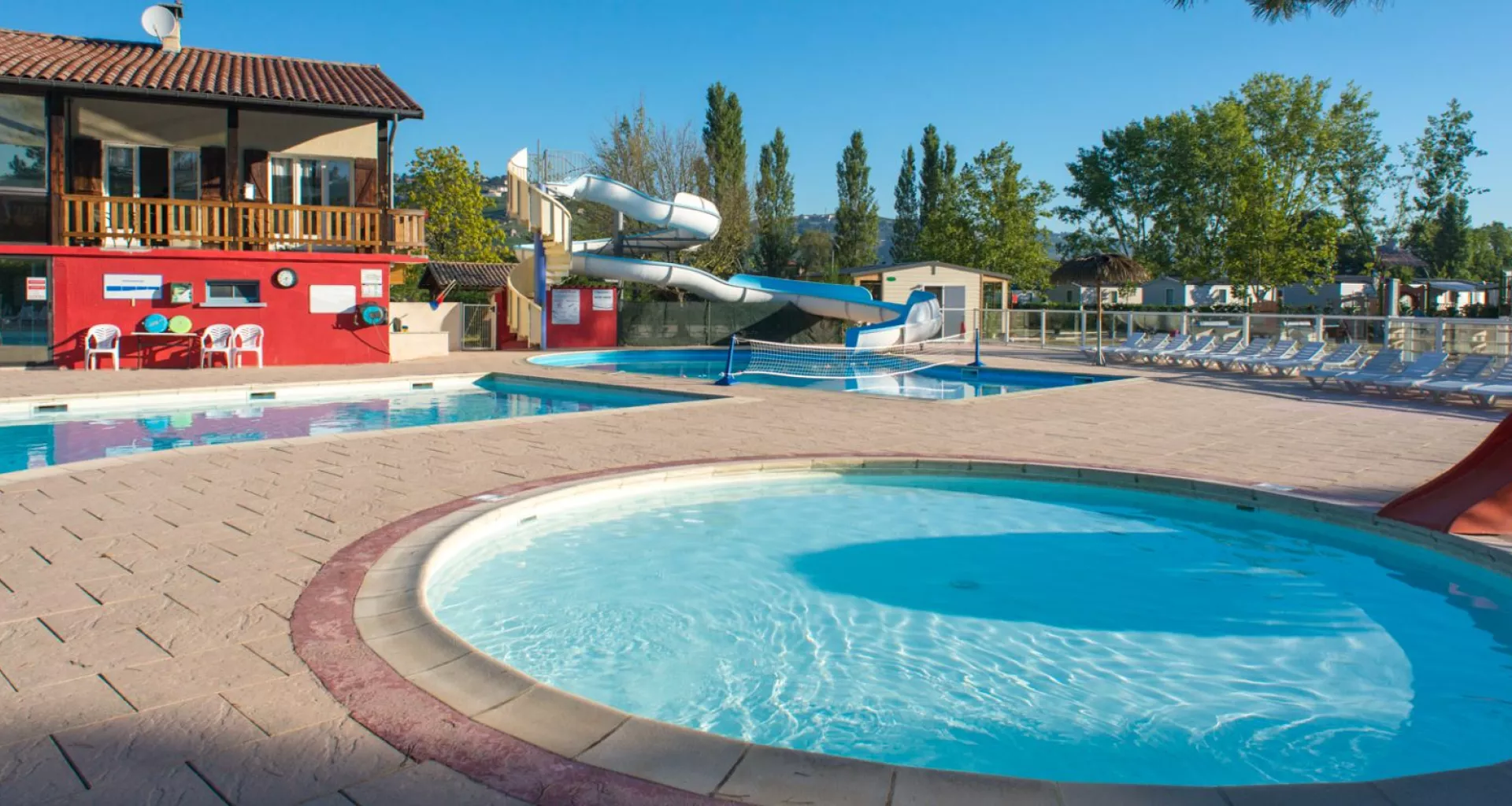 Rives de Condrieu - Piscine 