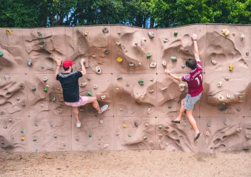 Mur escalade - Activités à faire sur le camping La Plage à Mimizan 4*