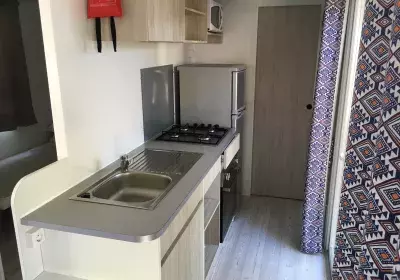 cuisine été , porte battante 