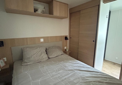 chambre parentale avec salle de bain privée 