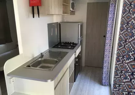 cuisine été , porte battante