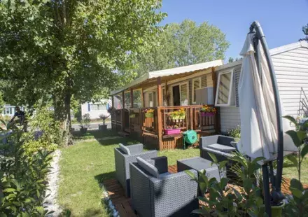 BEAU MOBIL HOME AVEC BELLE PARCELLE