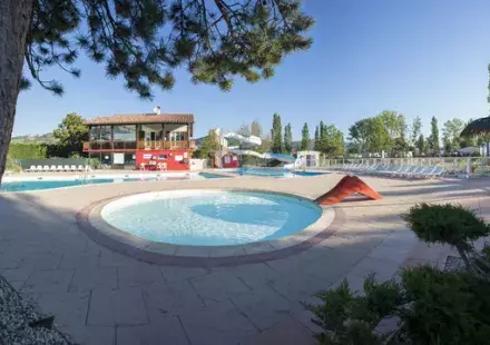 LES RIVES DE CONDRIEU PISCINE 