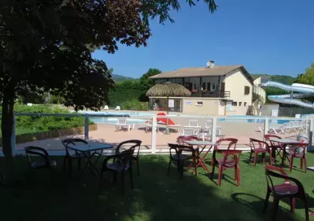 PISCINE VU DU BAR LE BORA 