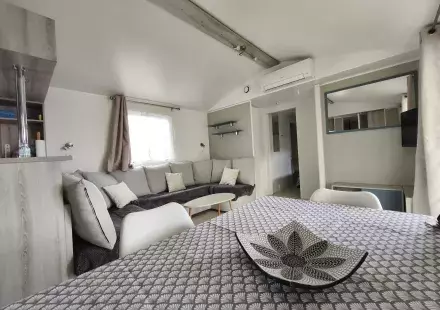 SALON VU DE LA TABLE